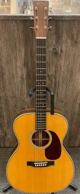 Martin Guitars - 000-28 v18 Acoustic Guitar w/ Case 2